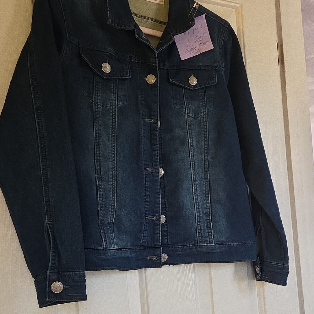 Upcycled Stylish Denim Jacket With Pockets